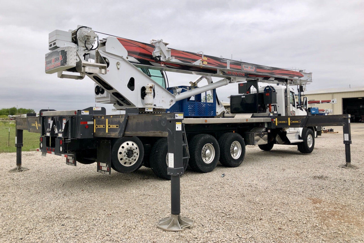 40-TON • 142-FT BOOM TRUCKS